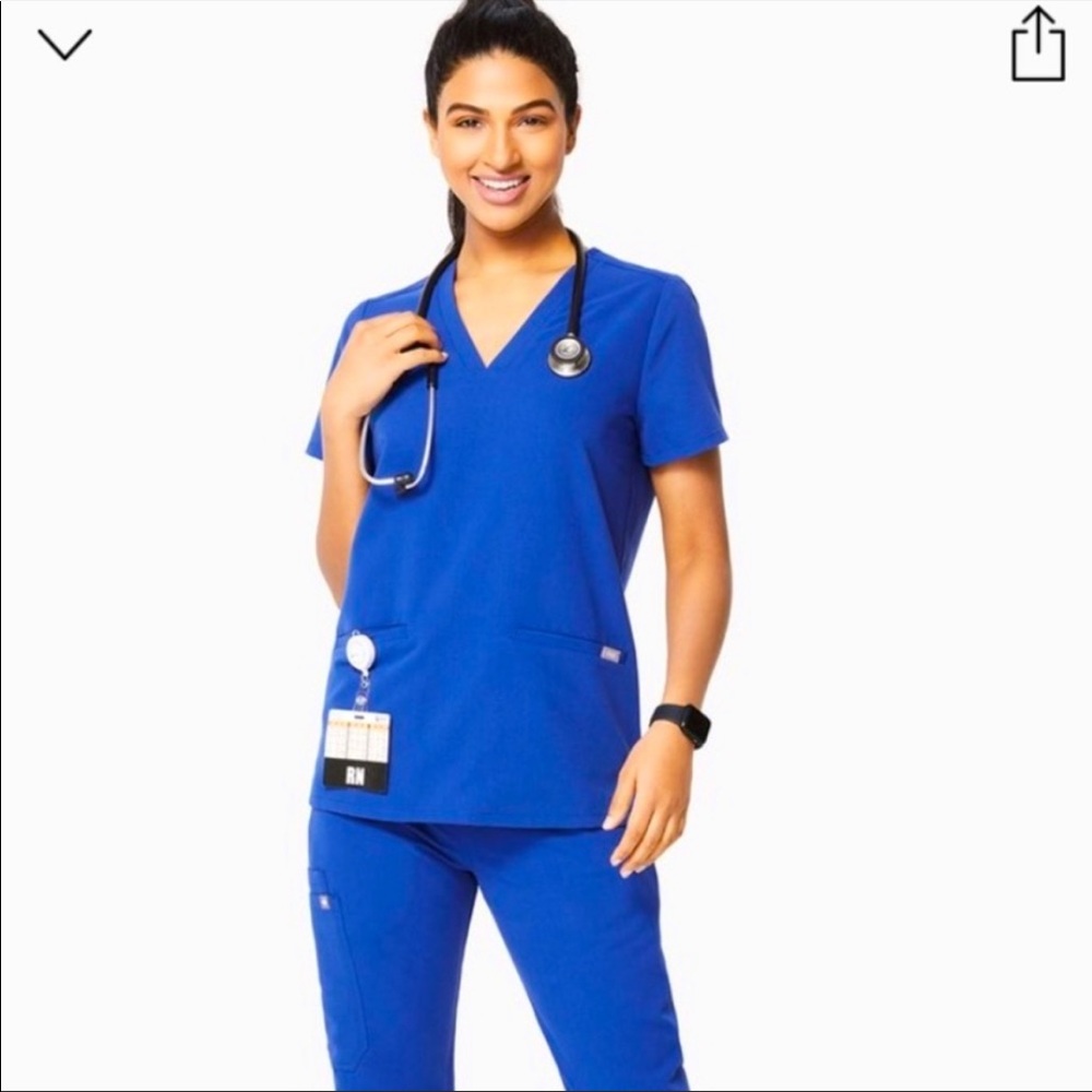 Like new Figs Casma 3 pocket top XXS winning blue